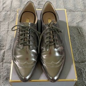 Gunmetal Silver spectators- Excellent condition.